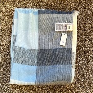 GAP Light Blue and Gray Plaid Scarf